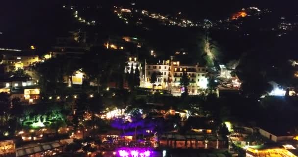 Antenowe drone nagrania jachty i łodzie zadokowany w Port Riposto, Giarre, Sicily - w cieniu Etny. Noc — Wideo stockowe