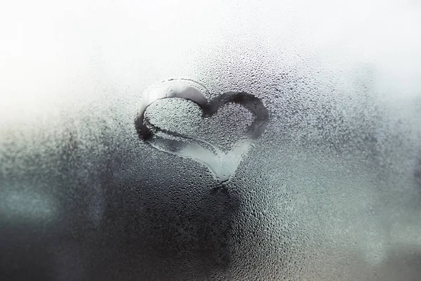 Coração no vidro, um símbolo de amor — Fotografia de Stock