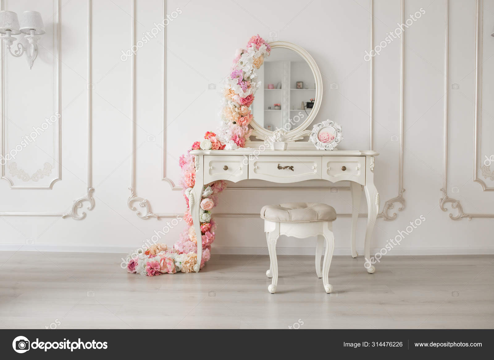 Vintage Style Boudoir Table With Round Mirror And Flowers White