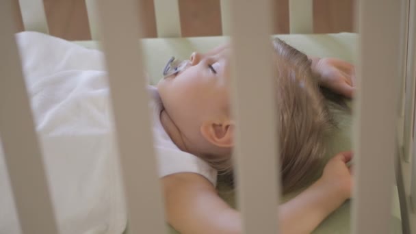 Жена блядь видео спит в рот девку трахает жопу