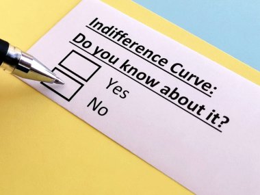 Bir kişi kayıtsızlık eğrisi hakkındaki soruyu cevaplıyor.