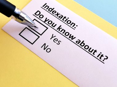 Bir kişi indekslenme ile ilgili soruya cevap veriyor.