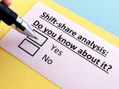 Bir kişi vardiya paylaşımı analizi ile ilgili soruya cevap veriyor.