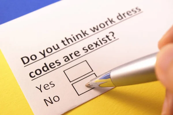 Crees Que Los Códigos Vestimenta Trabajo Son Sexistas — Foto de Stock