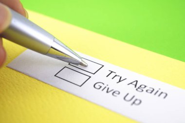 Tekrar mı deneyeyim yoksa vaz mı geçeyim? Tekrar Dene.