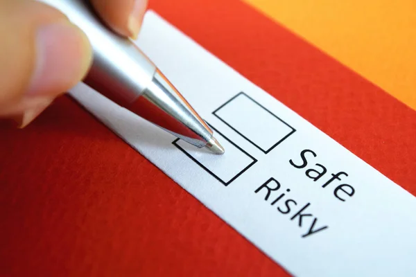 Safe Risky Risky — Stock Photo, Image