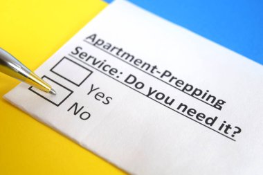 Bir kişi daire hazırlama servisi ile ilgili soruya cevap veriyor..