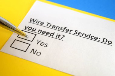 Bir kişi havale hizmeti ile ilgili soruya cevap veriyor..