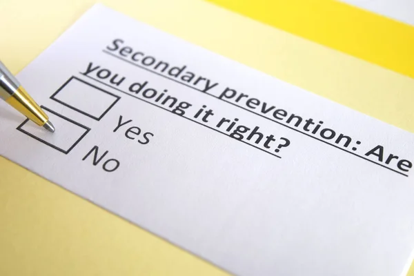 Una Persona Está Respondiendo Pregunta Sobre Prevención Secundaria — Foto de Stock