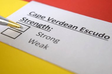 Bir kişi, Cape Verdean Escudo 'nun gücü ile ilgili soruya cevap veriyor..