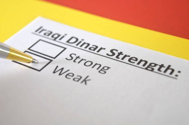 Bir kişi Irak Dinarı 'nın gücü ile ilgili soruya cevap veriyor..