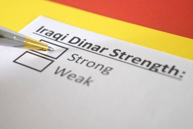 Bir kişi Irak Dinarı 'nın gücü ile ilgili soruya cevap veriyor..