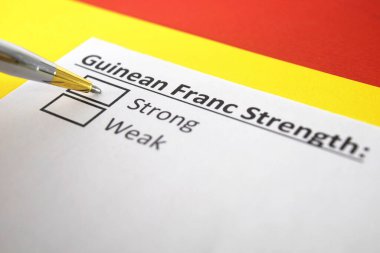 Bir kişi, Gine Frangı 'nın gücü hakkındaki soruları yanıtlıyor..