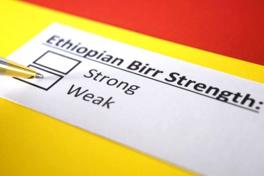 Bir kişi Etiyopya 'nın gücü ile ilgili soruya cevap veriyor, Birr.