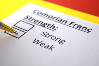 Bir kişi Comorian Frangı 'nın gücü ile ilgili soruya cevap veriyor..