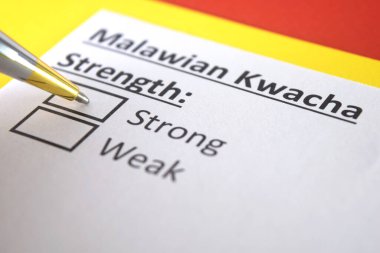 Bir kişi Malawian Kwacha 'nın gücü ile ilgili soruya cevap veriyor..