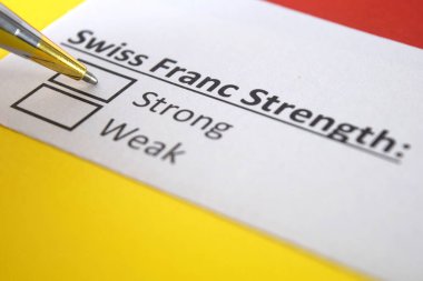 Bir kişi İsviçre Frangı 'nın gücü ile ilgili soruya cevap veriyor..