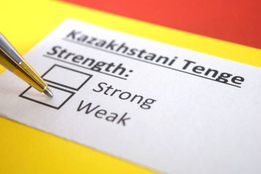 Kazakistan 'ın gücü ile ilgili sorulara bir kişi cevap veriyor..