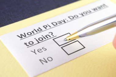 Bir kişi Dünya Pasta Günü 'yle ilgili soruya cevap veriyor..