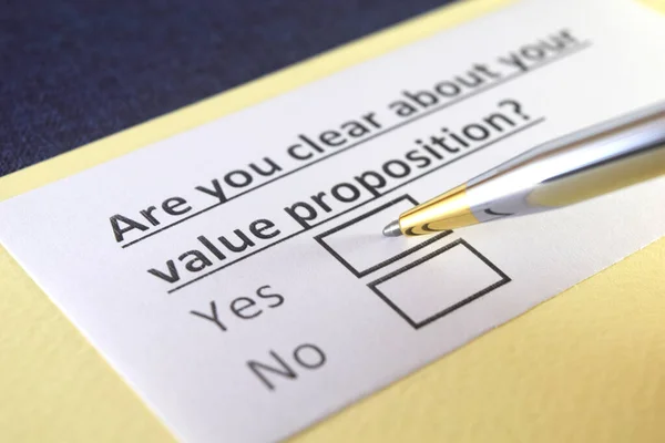 One Person Answering Question Value Proposition — Stock Photo, Image