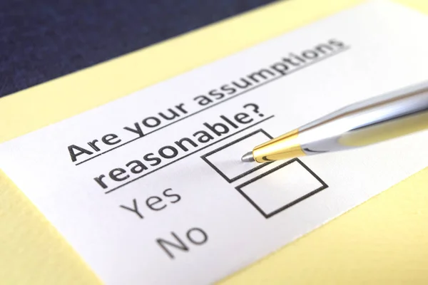 Bir kişi varsayımlarıyla ilgili soruya cevap veriyor..