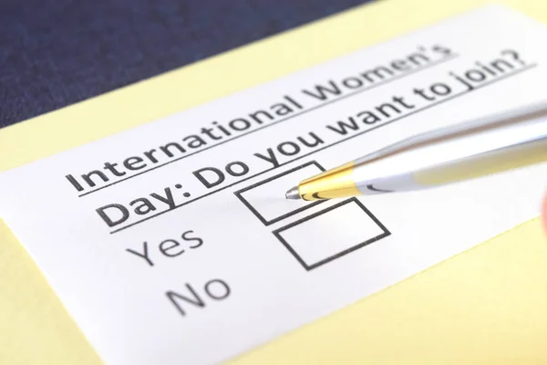 Uma Pessoa Está Respondendo Pergunta Sobre Dia Internacional Mulher — Fotografia de Stock
