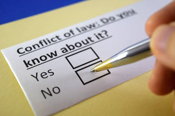 One Person Answering Question Comflict Law — Stock Photo, Image