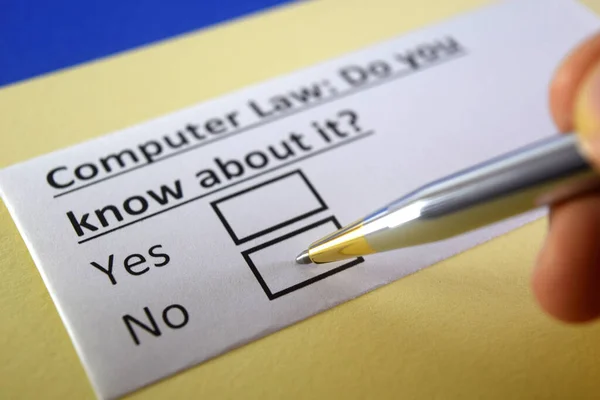 Una Persona Está Respondiendo Pregunta Acerca Ley Informática — Foto de Stock