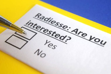 Radyasyonla ilgili soruya bir kişi cevap veriyor..