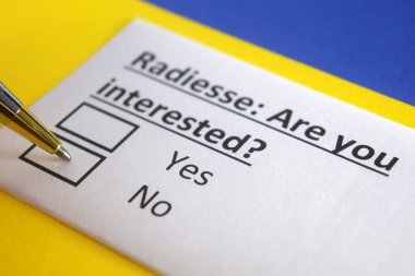 Radyasyonla ilgili soruya bir kişi cevap veriyor..