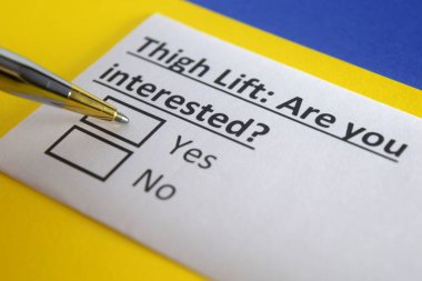 Biri uyluk kaldırma sorusuna cevap veriyor..