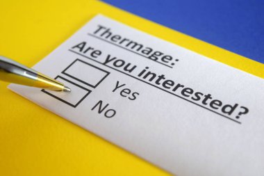 Bir kişi termah sorusunu cevaplıyor..