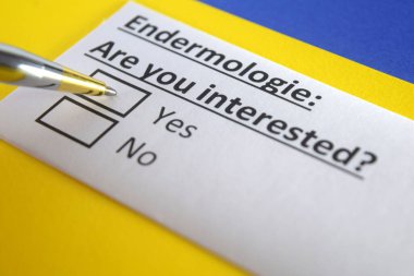 Bir kişi Endermolojiyle ilgili soruya cevap veriyor..