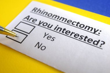 Bir kişi rinommectomi ile ilgili soruya cevap veriyor..