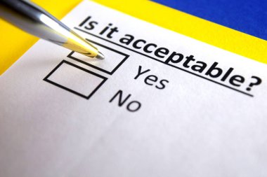 Bir kişi yeni iş teklifiyle ilgili soruya cevap veriyor. Kabul edilebilir mi?.