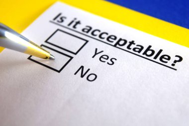 Bir kişi yeni iş teklifiyle ilgili soruya cevap veriyor. Kabul edilebilir mi?.