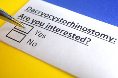 Bir kişi dacryocystorhinostomy ile ilgili soruya cevap veriyor..