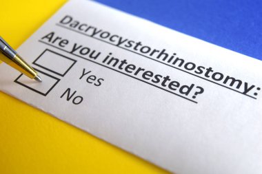 Bir kişi dacryocystorhinostomy ile ilgili soruya cevap veriyor..