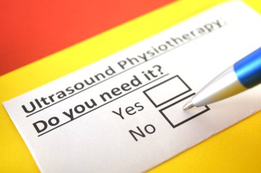 Bir kişi ultrason fizyoterapisi ile ilgili soruya cevap veriyor..