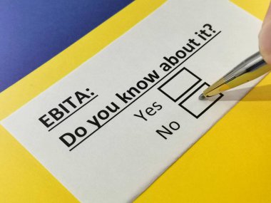 Bir kişi faiz, vergi, değer kaybı ve amortisman öncesi kazançlarla ilgili soruyu yanıtlıyor.