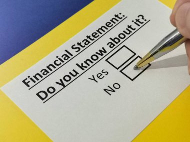 Bir kişi mali beyanname ile ilgili soruya cevap veriyor.