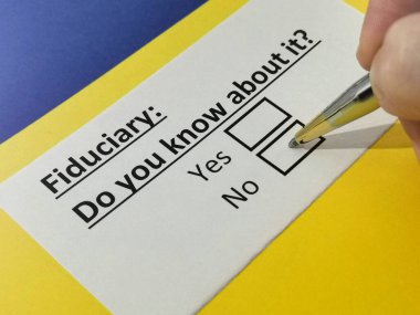 Bir kişi güvenle ilgili soruya cevap veriyor..