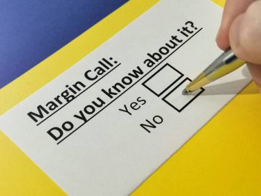 Bir kişi marj aramasıyla ilgili soruya cevap veriyor..