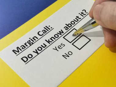 Bir kişi marj aramasıyla ilgili soruya cevap veriyor..