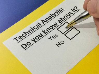 Bir kişi teknik analizlerle ilgili soruya cevap veriyor..