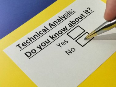 Bir kişi teknik analizlerle ilgili soruya cevap veriyor..