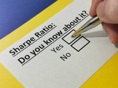 Bir kişi Sharpe oranıyla ilgili soruya cevap veriyor..