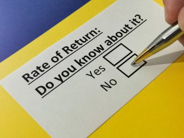 Bir kişi dönüş oranıyla ilgili soruya cevap veriyor..