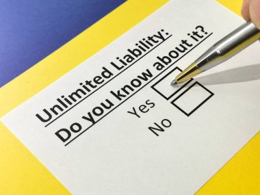 Bir kişi sınırsız sorumluluk sorusunu cevaplıyor..