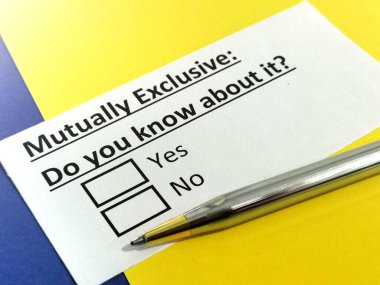 Bir kişi karşılıklı münhasır hakkındaki soruyu cevaplıyor..